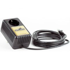Černý plastový Dimlux CO2 Sensor pro Maxi Controller s dlouhým černým kabelem, kompaktní obdélníkový tvar s ventilačními žebry a zlatým štítkem