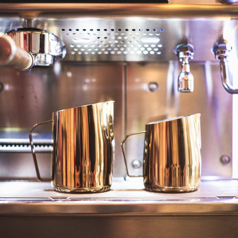 Barista & Co Dial In Milk Pitcher 600 ml růžová mosaz konvička na mléko