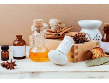 Indická aromaterapia: tradičné využitie esenciálnych olejov v ajurvédskej medicíne
