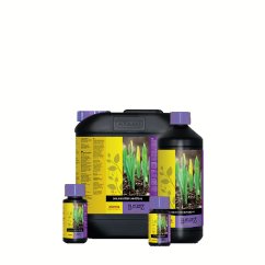 Atami B´cuzz Booster Soil květový stimulátor v černých plastových lahvích různých velikostí s žluto-fialovými etiketami zobrazujícími rostliny