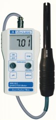 Monitor Milwaukee MW 802 pH/EC/TDS - misuratore digitale bianco con display LCD che mostra il valore 7.01, pulsanti blu e sonda nera