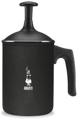 Schwarzer manueller Milchaufschäumer Bialetti Tuttocrema 330 ml mit plastischem Griff und charakteristischem Logo des Mannes mit Schnurrbart auf matter Oberfläche Schwarzer manueller Milchaufschäumer Bialetti Tuttocrema 330 ml mit plastischem Griff und charakteristischem Logo des Mannes mit Schnurrbart auf matter Oberfläche