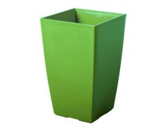 Plastový obal na květník FINEZIA v lesklé zelené barvě s čtvercovým půdorysem, rozměry 13x13x20cm, moderní design vhodný do interiéru