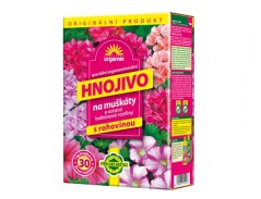 Barevná krabička hnojiva AG Biomin na muškáty s růžovými a fialovými květy, žlutý nápis HNOJIVO, zelený a růžový design balení, hmotnost 1 kg