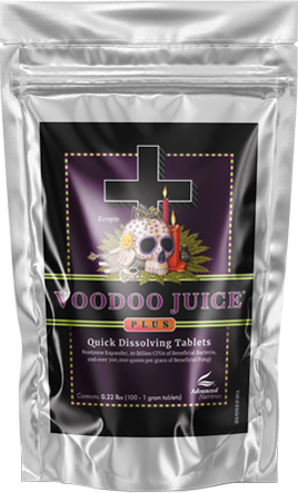 Stříbrný sáček Advanced Nutrients Voodoo Juice Plus obsahující 10 rychle rozpustných tablet organického kořenového stimulátoru s mikrobů