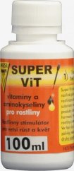 Bílá plastová lahvička Hesi SuperVit 100ml s oranžovým etiketem, obsahující vitamíny a aminokyseliny pro stimulaci růstu rostlin