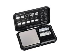 Černá digitální váha On Balance Predator scale s kapacitou 100g a přesností 0,01g, otevřená s nerezovou váživou plochou a LCD displejem