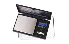 Fekete digitális mérleg On Balance Large Tray Miniscale, nyitott tetővel, ezüst mérőfelülettel, kék LCD kijelzővel és vezérlőgombokkal
