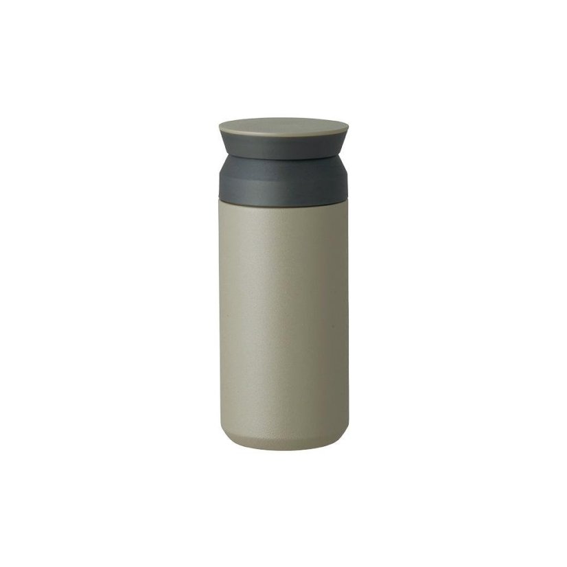 Kinto Travel Tumbler Khaki 350 ml - moderní cestovní termoska v khaki zelené barvě s tmavě šedým víčkem na bílém pozadí
