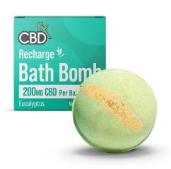 CBDfx Recharge koupelová bomba 200mg CBD v zeleno-žluté barvě vedle tyrkysového balení s eukalyptovým aroma pro relaxaci CBDfx Recharge koupelová bomba 200mg CBD v zeleno-žluté barvě vedle tyrkysového balení s eukalyptovým aroma pro relaxaci