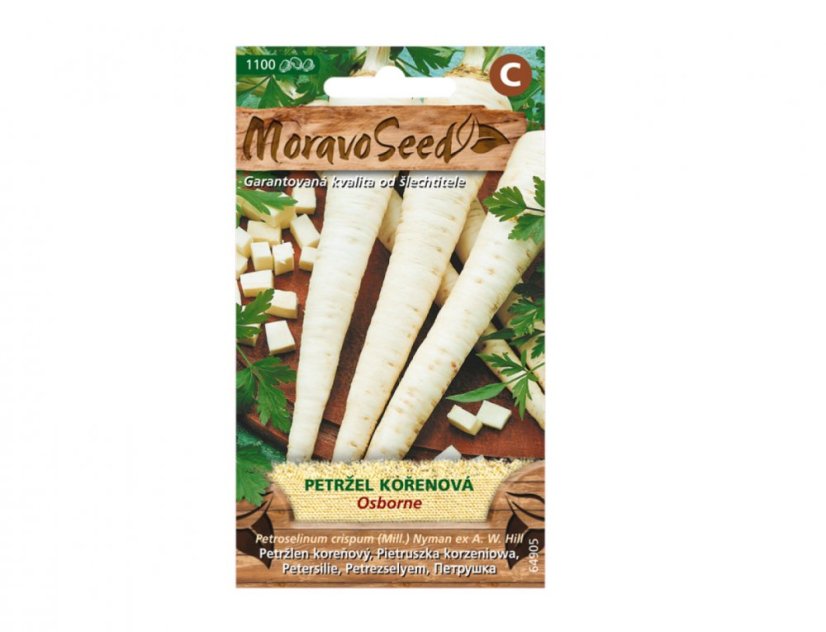 Paquete de semillas de perejil de raíz Osborne de MoravaSeeds con raíces blancas sobre fondo de madera con hojas de perejil y trozos cortados