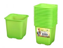Zelené plastové sadbové květníky GREEN 8x8x8cm v balení 15 kusů, jeden samostatný květník vlevo a stohované květníky vpravo s etiketou