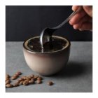 Cupping je technika hodnotenia kakaa a čokolády. Ide o profesionálny proces, pri ktorom senzoricky vyškolení degustátori testujú a hodnotia chuť, vôňu a kvalitu kakao zŕn alebo čokoládových produktov. Cupping sa vykonáva podľa prísnych medzinárodných štandardov a podobá sa na hodnotenie vín - degustátori používajú špecifickú terminológiu na opis senzorických vlastností.