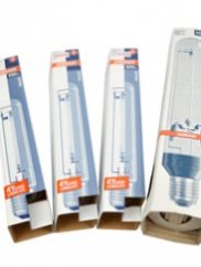 Bombilla Osram NAV-T SUPER 4Y 400W para fase de floración - cuatro cajas blancas con elementos naranjas y bombilla de sodio tubular clara sobre fondo blanco