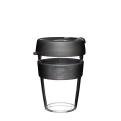 KeepCup Original Clear Black M 340 ml - transparenter Plastikbecher mit schwarzem Deckel und schwarzem Silikonband, minimalistisches Design auf weißem Hintergrund