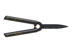 Černé nůžky na živý plot FISKARS SingleStep 114730 s ergonomickými rukojeťmi a oranžovými detaily, ostré kovové čepele pro střihání Černé nůžky na živý plot FISKARS SingleStep 114730 s ergonomickými rukojeťmi a oranžovými detaily, ostré kovové čepele pro střihání