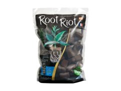 ROOT RIOT Rooting Sponges 100 -kylvöharkkoa läpinäkyvässä muovipakkauksessa mustalla designilla, esittäen vihreän taimikon juurineen