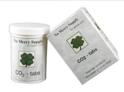 CO2 Tablety No Mercy 60ks - bílá plastová dóza s víčkem a stříbrný sáček, zelený čtyřlístek logo na etiketě pro pěstování rostlin