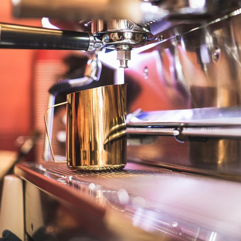 Barista & Co Dial In Milk Pitcher 600 ml růžová mosaz konvička na mléko