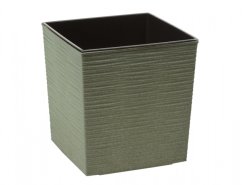 Plastový obal na květník JUKA PROUTÍ ECO v olivově zelené barvě s reliéfní texturou připomínající proutí, čtvercový tvar 30x30x31cm s černou vnitřní vložkou