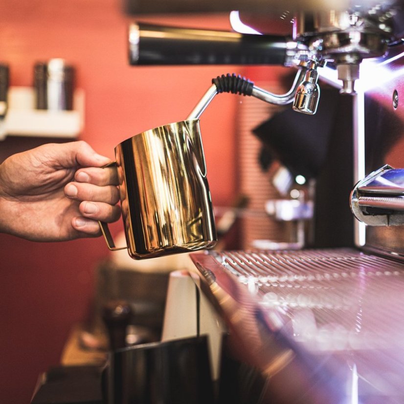 Barista & Co Dial In Milk Pitcher 600 ml růžová mosaz konvička na mléko