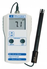 Misuratore di pH digitale bianco Milwaukee MW 100 con display LCD che mostra valore 7.1 pH, sonda nera e tasti di calibrazione per misurare l'acidità