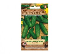 Verpackung von Karen F1 Einlegegurkensamen von MoravoSeed mit Foto dunkelgrüner kleiner Gurken auf braunem Holzhintergrund, Hybrid-Sorte