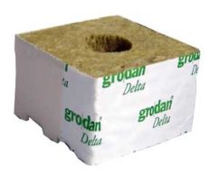 GRODAN pěstební kostka velká 100x100x65mm s velkou dírou - bílá minerální vlna v hranatém tvaru s kulatým otvorem uprostřed pro pěstování