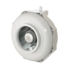Bílý plastový potrubní ventilátor Can-Fan RK100 s průměrem 100mm a výkonem 240m3/h, kulatý tvar s viditelným kovovým rotorem uvnitř Bílý plastový potrubní ventilátor Can-Fan RK100 s průměrem 100mm a výkonem 240m3/h, kulatý tvar s viditelným kovovým rotorem uvnitř