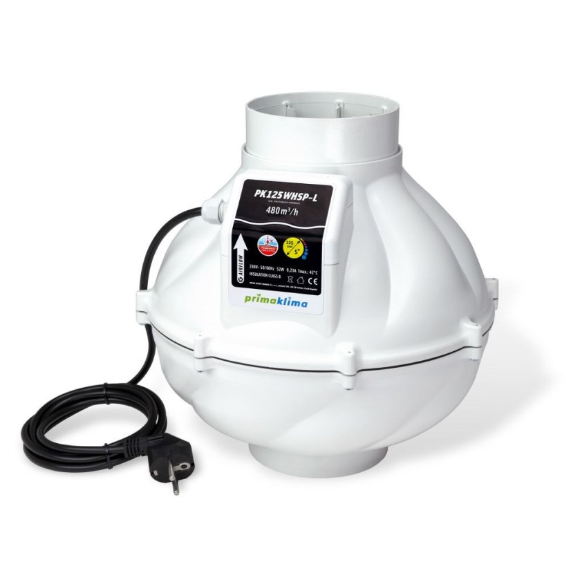 Bílý kulatý ventilátor Prima Klima Whisperblower PK125 MES s výkonem 460 m3/h, plastové tělo s černým štítkem a elektrickým kabelem