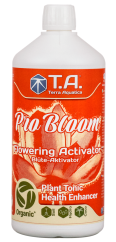 Bílá plastová láhev s červeným štítkem T.A. Pro Bloom 1l - květový stimulátor s oranžovým designem a logem Terra Aquatica