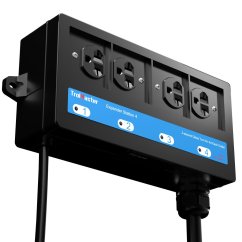 Černý plastový TrolMaster Expander Station 4 se čtyřmi kulatými zásuvkami, modrou nálepkou s čísly 1-4 a připojenými černými kabely Černý plastový TrolMaster Expander Station 4 se čtyřmi kulatými zásuvkami, modrou nálepkou s čísly 1-4 a připojenými černými kabely